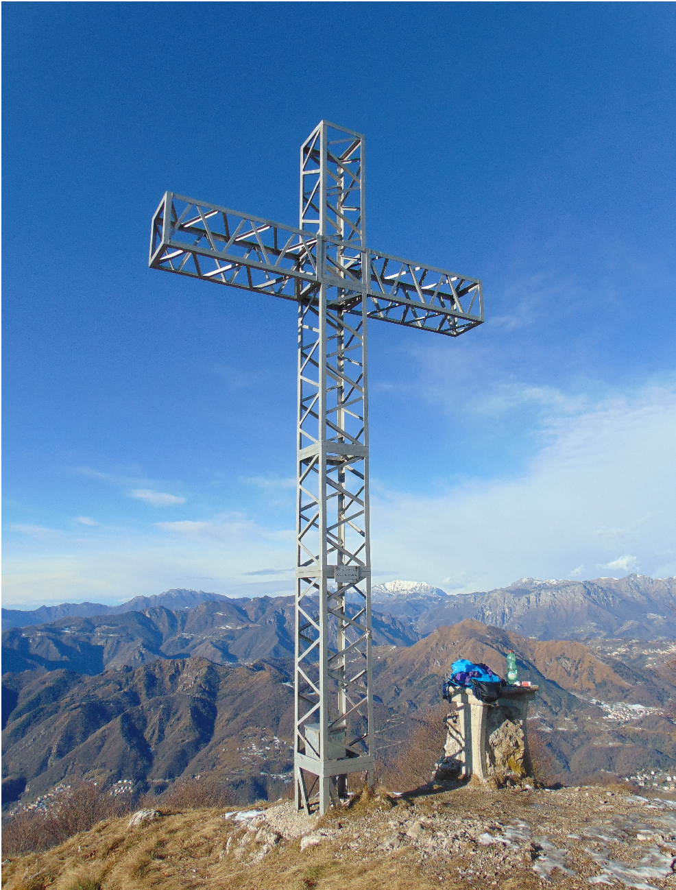 Il monte Suchello alto 1541 mslm è la montagna che domina il paese di Costa Serina